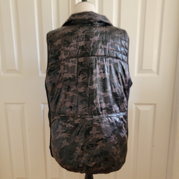 Calvin Klein Womens Performance Funnel Neck Puffer Camo Print Vest Size 2X - Picture 2 of 14